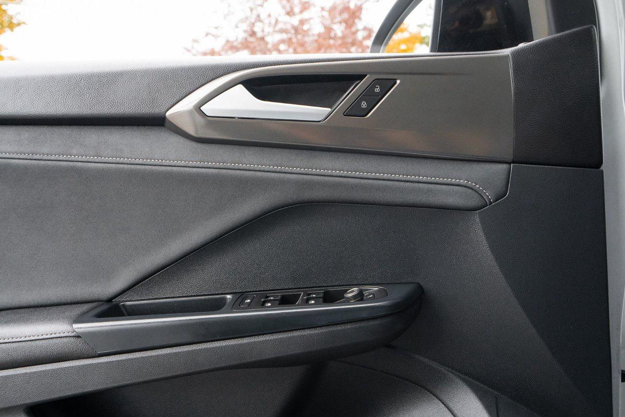 2025 Volkswagen Taos Comfortline Black Edition Photo