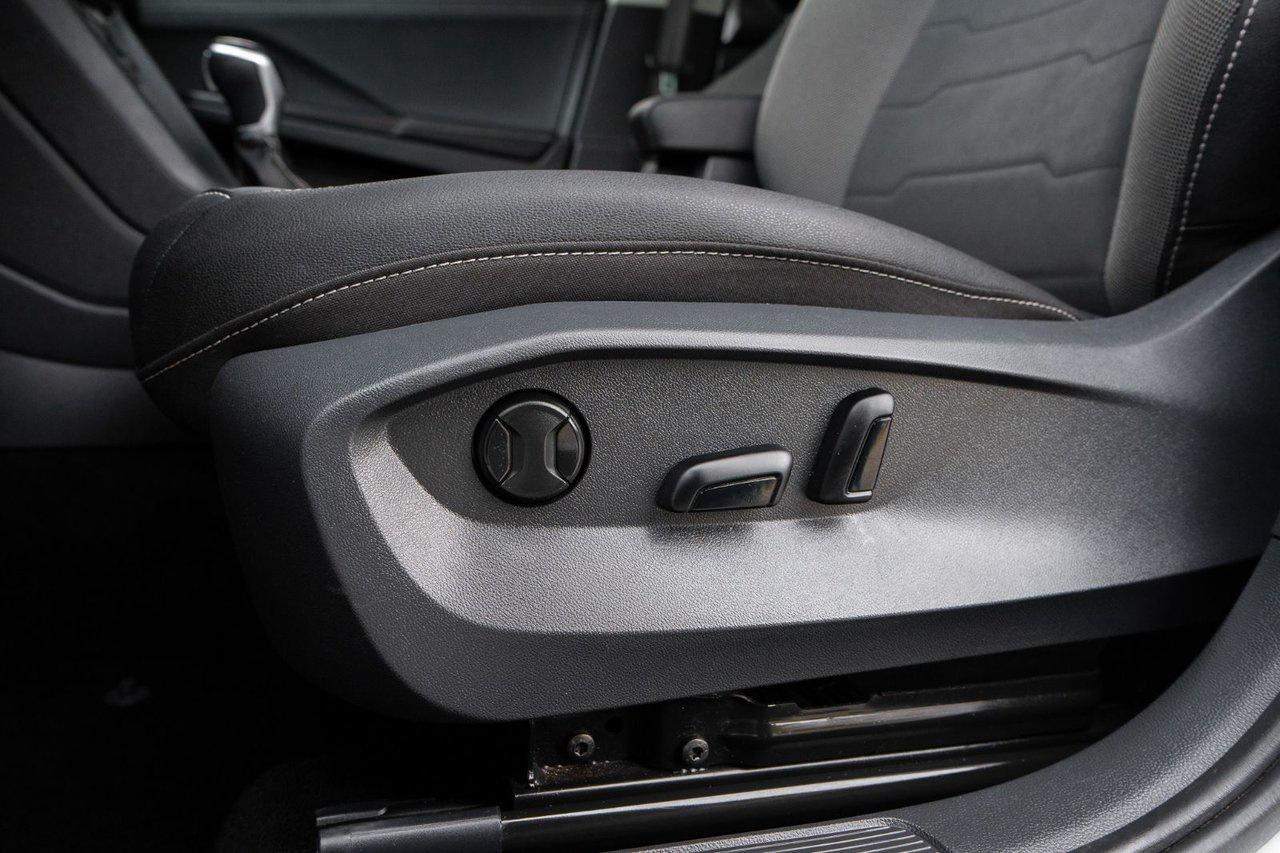 2025 Volkswagen Taos Comfortline Black Edition Photo