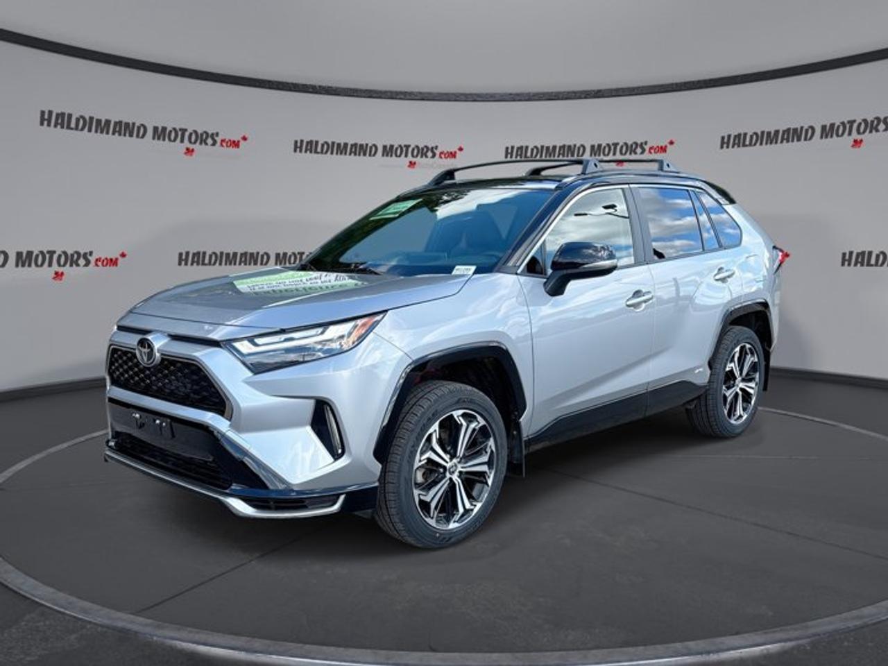 2025 Toyota RAV4 Plug-In Hybrid XSE AWD | No Accidents | Leather Seats | Heated Steering Photo