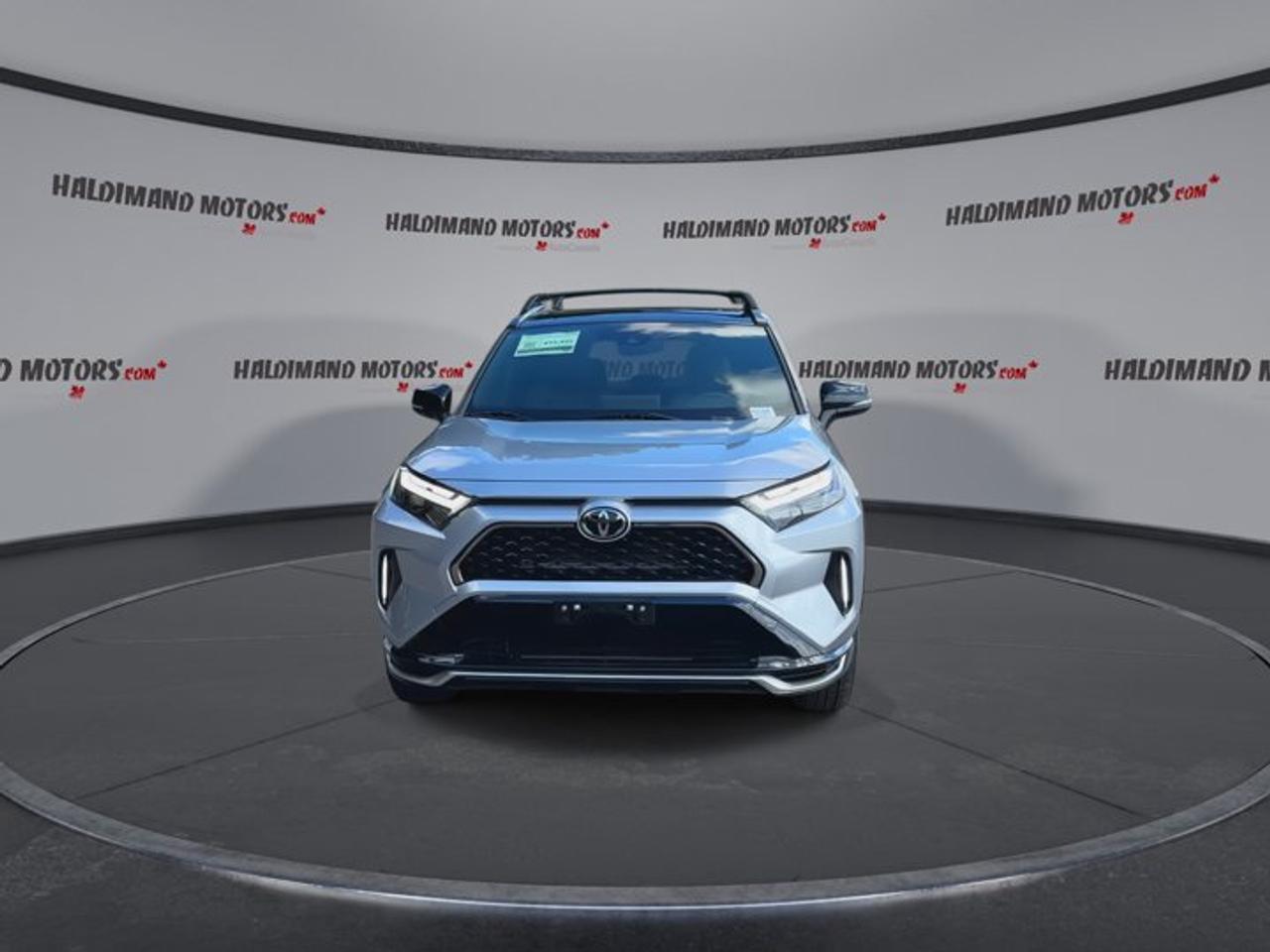 2025 Toyota RAV4 Plug-In Hybrid XSE AWD | No Accidents | Leather Seats | Heated Steering Photo