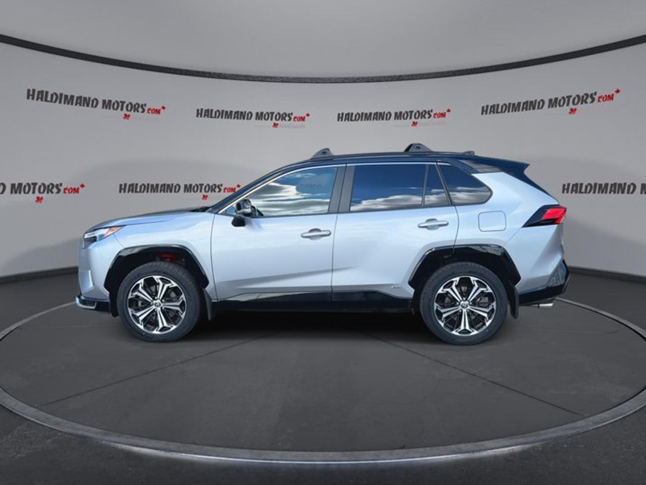 2025 Toyota RAV4 Plug-In Hybrid XSE AWD | No Accidents | Leather Seats | Heated Steering Photo