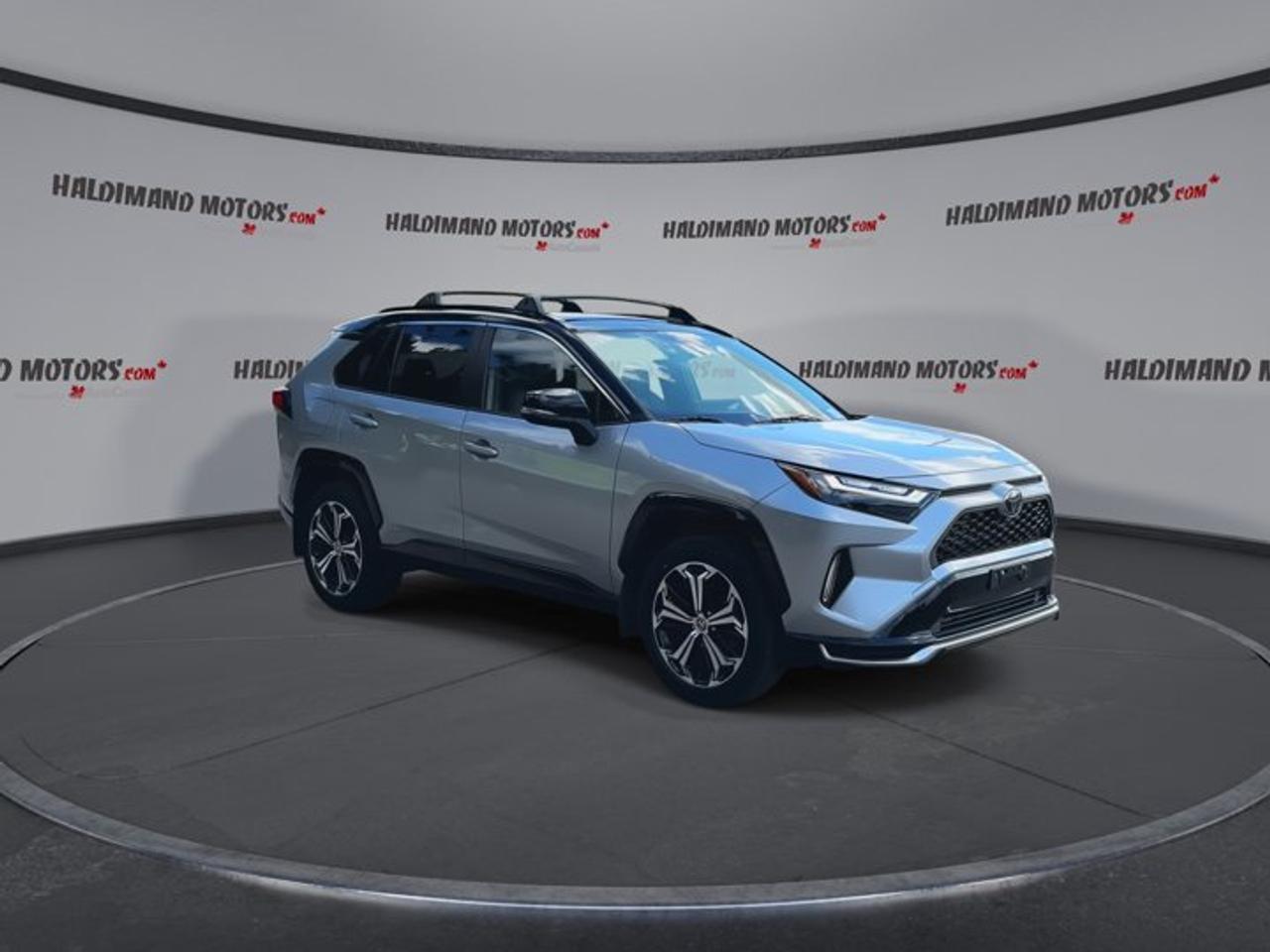 2025 Toyota RAV4 Plug-In Hybrid XSE AWD | No Accidents | Leather Seats | Heated Steering Photo5