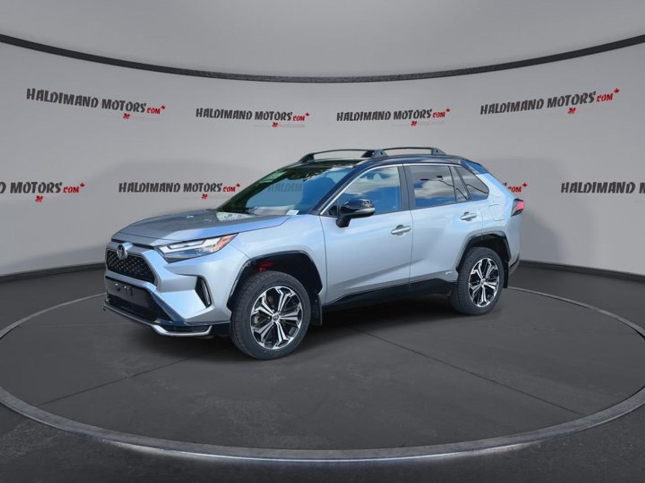 2025 Toyota RAV4 Plug-In Hybrid XSE AWD | No Accidents | Leather Seats | Heated Steering Photo