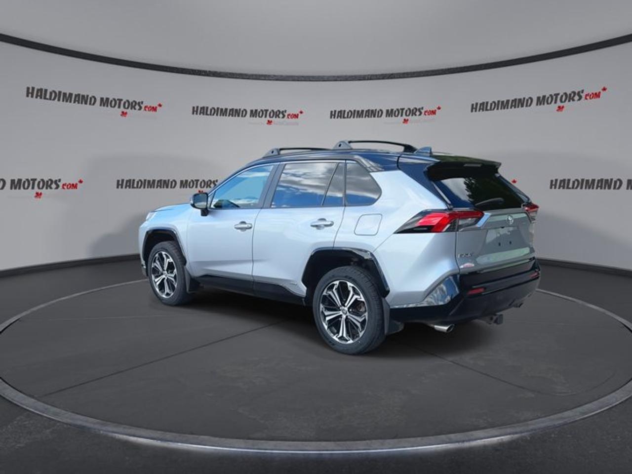 2025 Toyota RAV4 Plug-In Hybrid XSE AWD | No Accidents | Leather Seats | Heated Steering Photo
