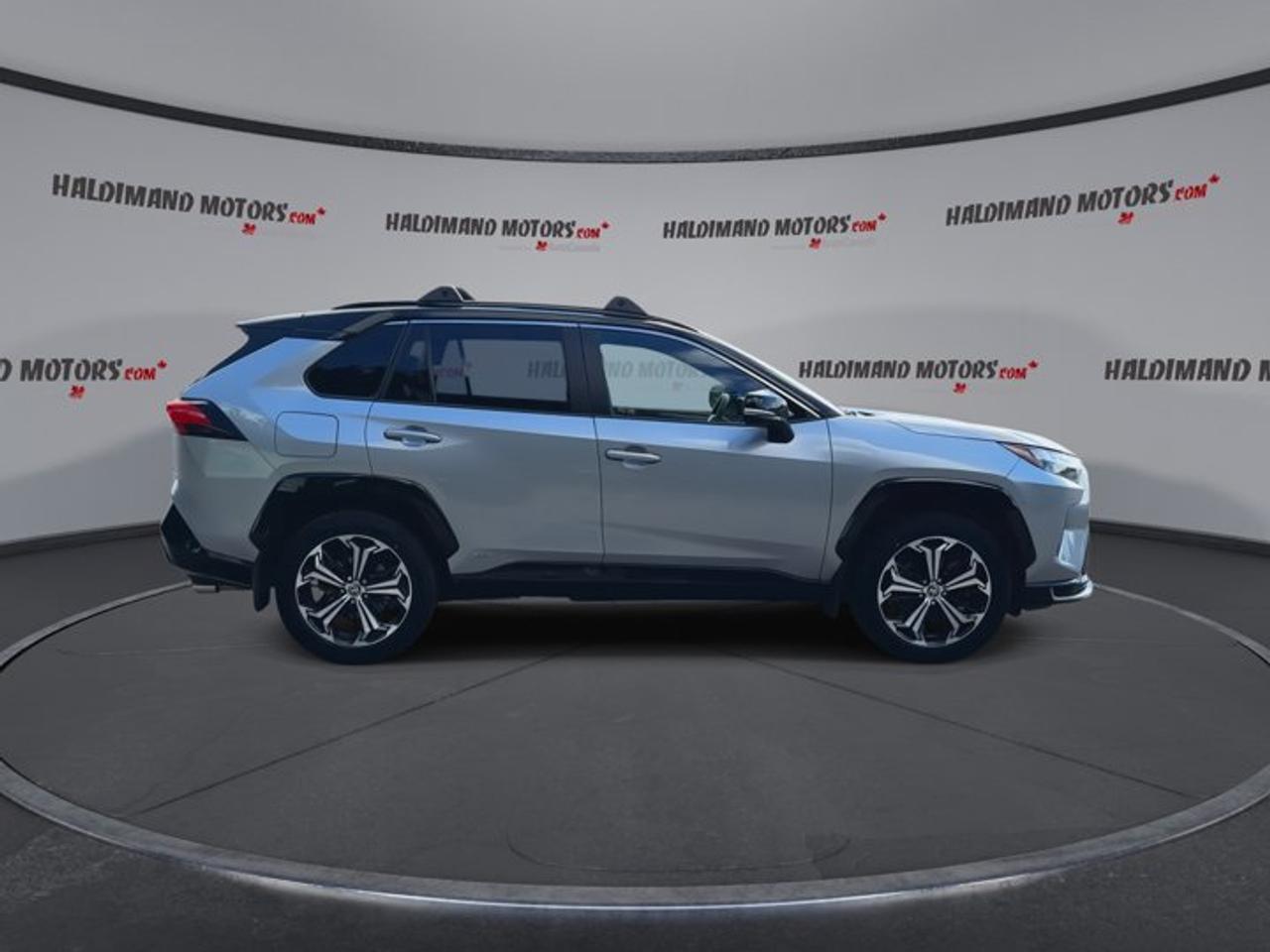 2025 Toyota RAV4 Plug-In Hybrid XSE AWD | No Accidents | Leather Seats | Heated Steering Photo