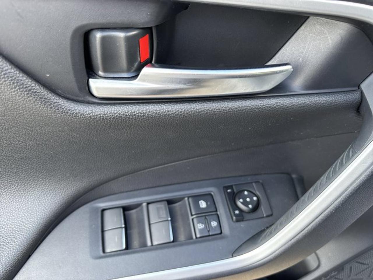 2025 Toyota RAV4 Plug-In Hybrid XSE AWD | No Accidents | Leather Seats | Heated Steering Photo