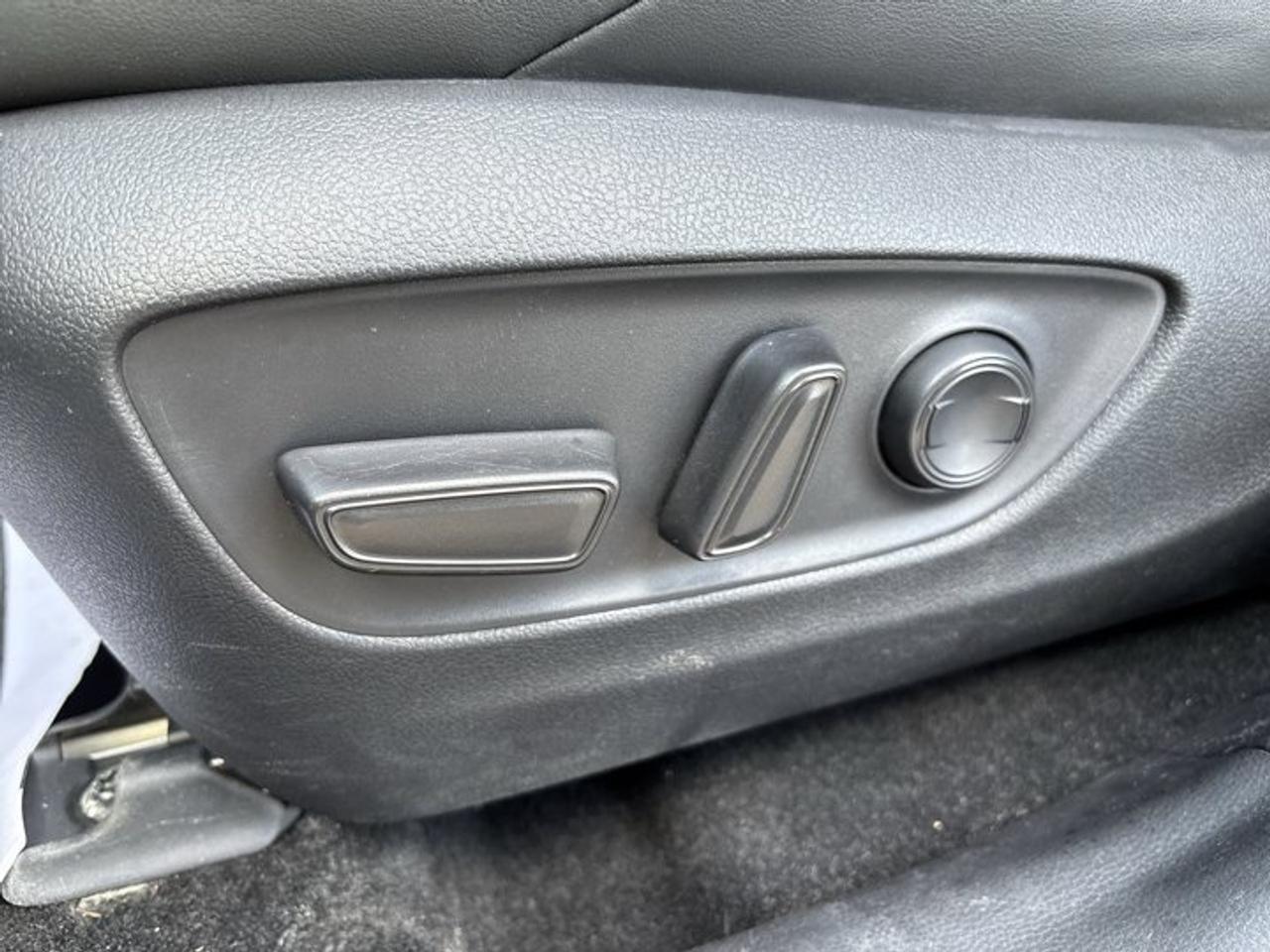 2025 Toyota RAV4 Plug-In Hybrid XSE AWD | No Accidents | Leather Seats | Heated Steering Photo