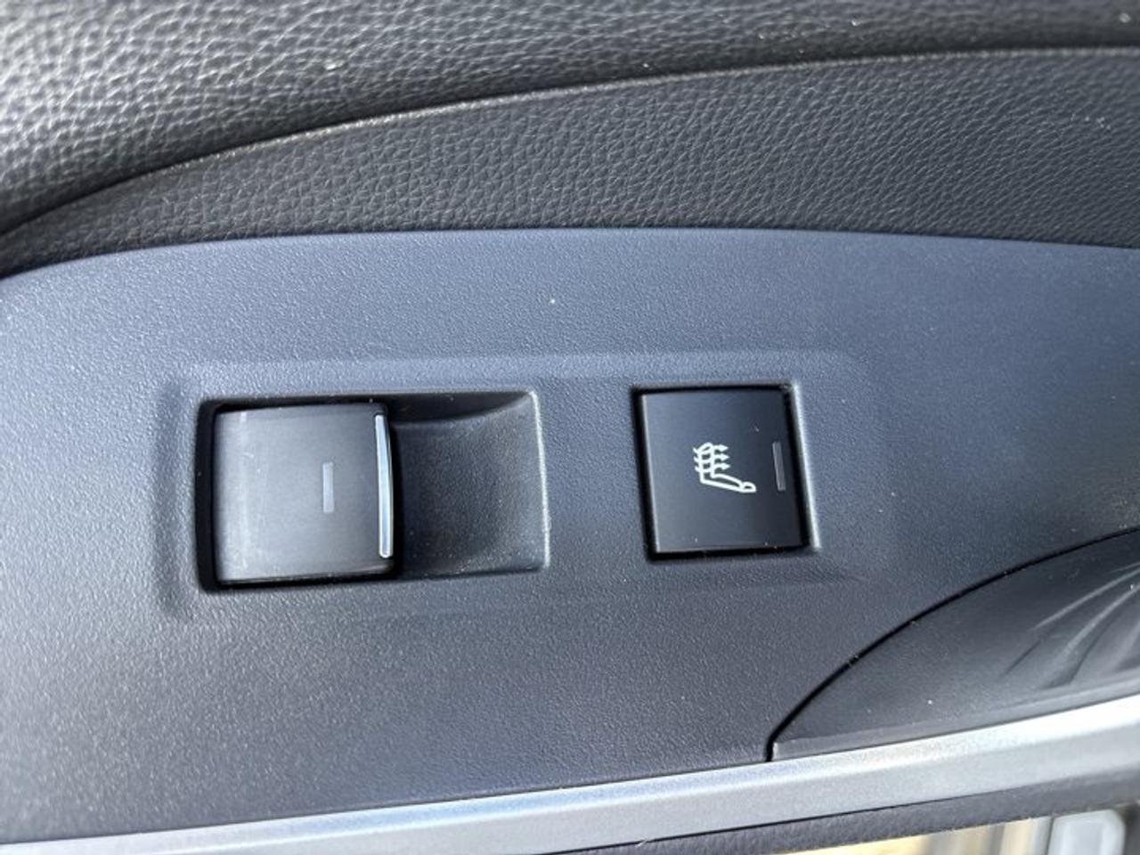 2025 Toyota RAV4 Plug-In Hybrid XSE AWD | No Accidents | Leather Seats | Heated Steering Photo