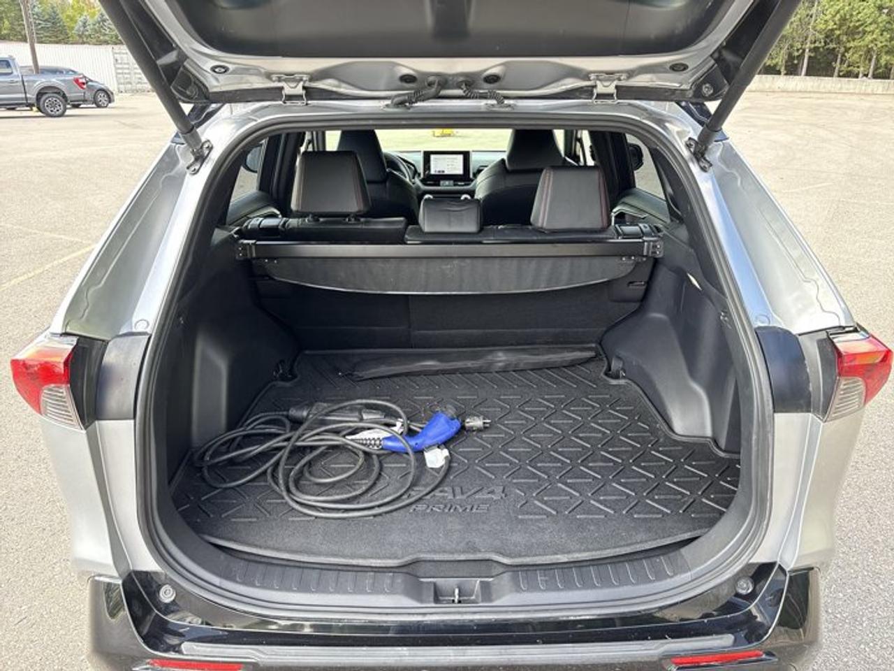2025 Toyota RAV4 Plug-In Hybrid XSE AWD | No Accidents | Leather Seats | Heated Steering Photo