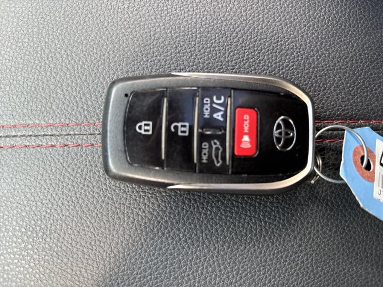 2025 Toyota RAV4 Plug-In Hybrid XSE AWD | No Accidents | Leather Seats | Heated Steering Photo
