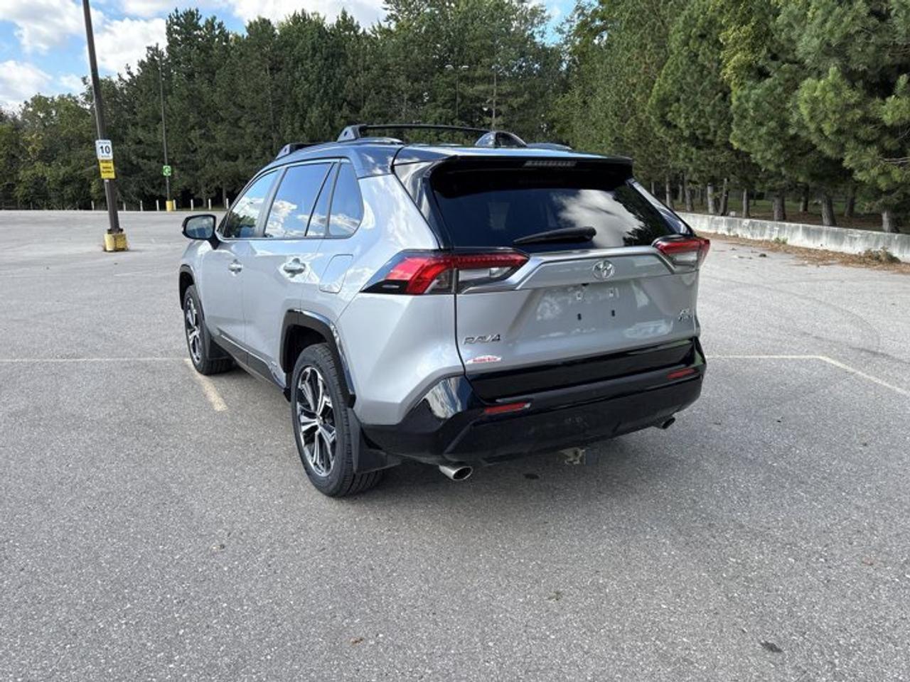 2025 Toyota RAV4 Plug-In Hybrid XSE AWD | No Accidents | Leather Seats | Heated Steering Photo