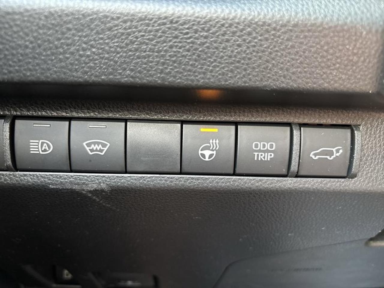 2025 Toyota RAV4 Plug-In Hybrid XSE AWD | No Accidents | Leather Seats | Heated Steering Photo