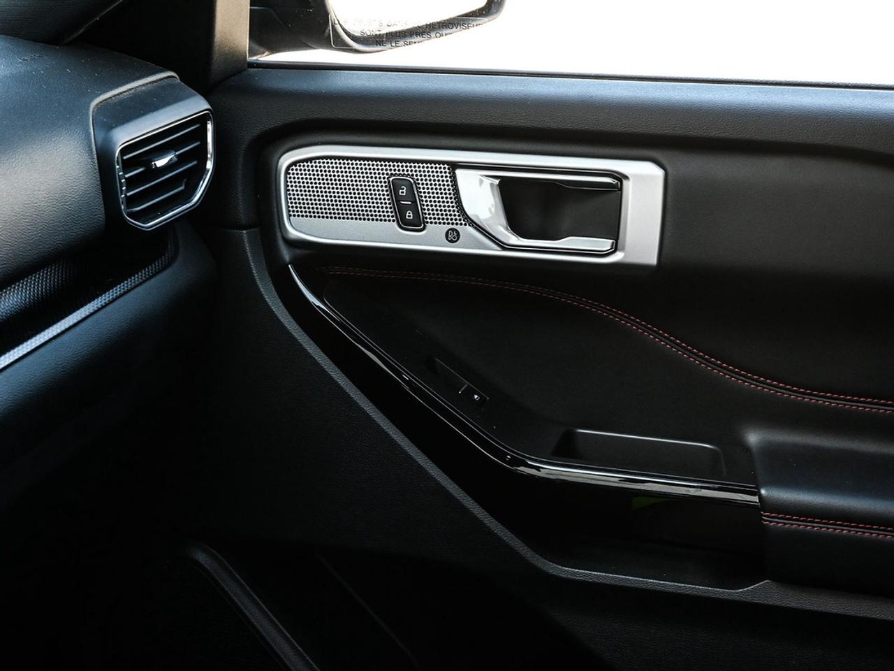 2024 Ford Explorer ST-Line Photo