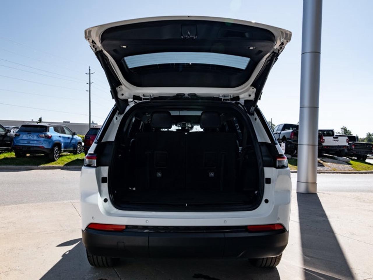 2025 Jeep Grand Cherokee L Limited Photo