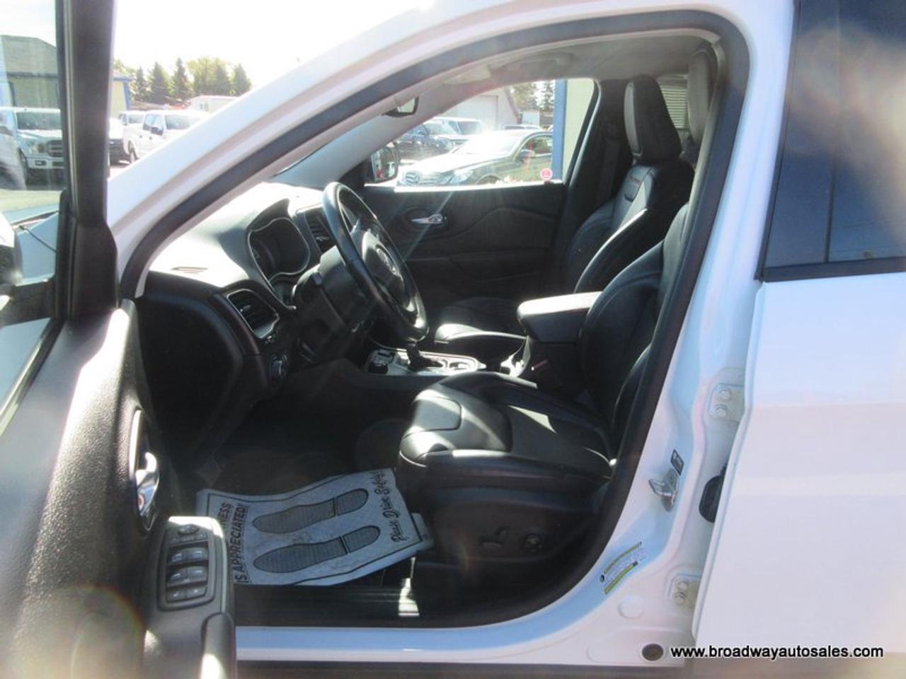 2021 Jeep Cherokee LOADED TRAIL-HAWK-MODEL 5 PASSENGER 3.2L - V6.. 4X4.. LEATHER.. HEATED SEATS & WHEEL.. BACK-UP CAMERA.. BLUETOOTH SYSTEM.. Photo