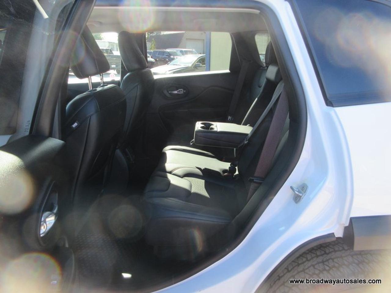 2021 Jeep Cherokee LOADED TRAIL-HAWK-MODEL 5 PASSENGER 3.2L - V6.. 4X4.. LEATHER.. HEATED SEATS & WHEEL.. BACK-UP CAMERA.. BLUETOOTH SYSTEM.. Photo