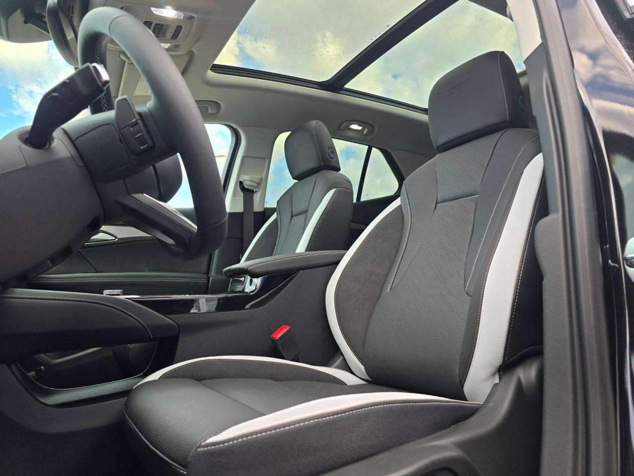 2026 Buick Envision AWD 4dr Sport Touring Photo3