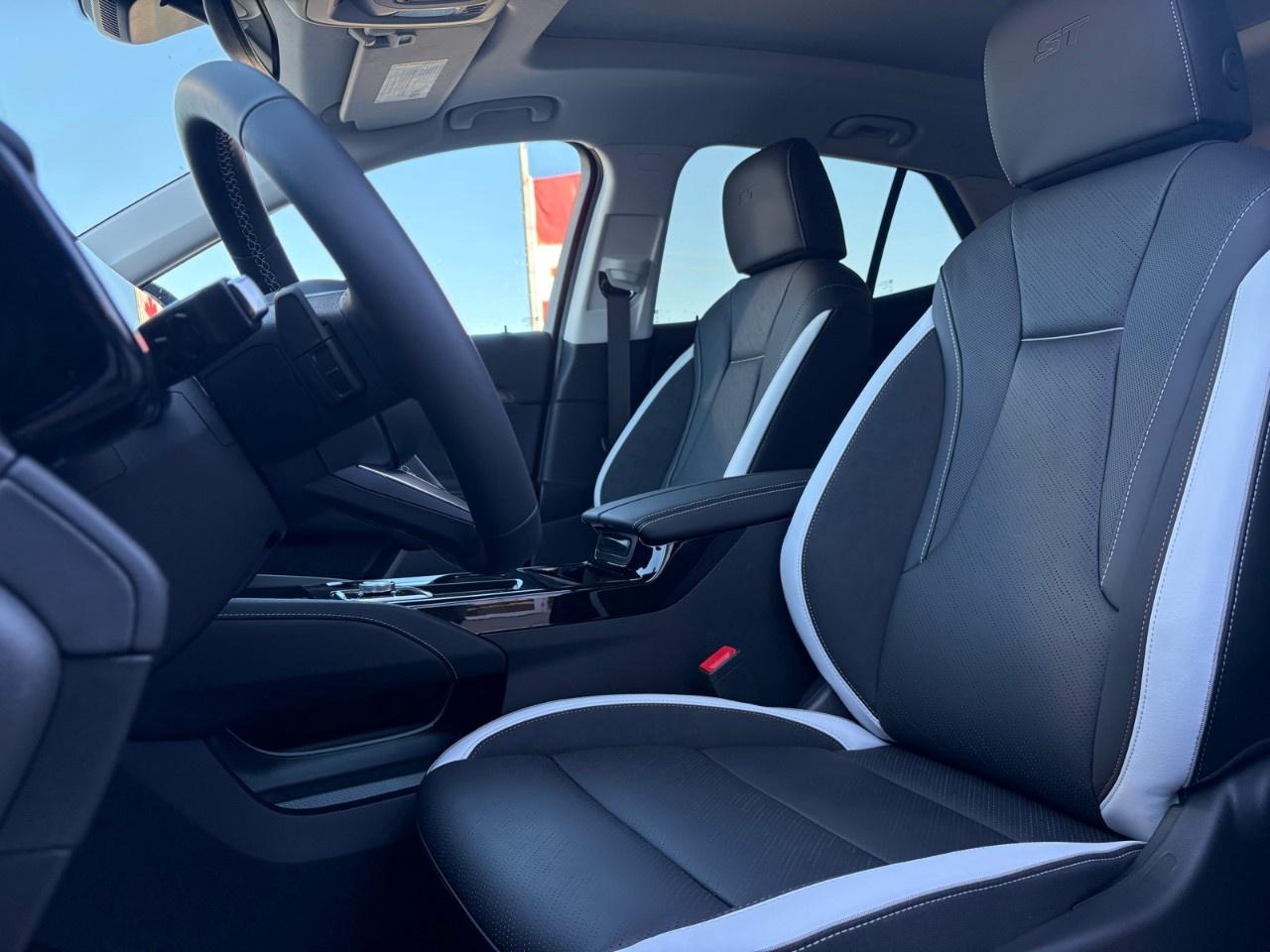 2026 Buick Envision AWD 4dr Sport Touring Photo4