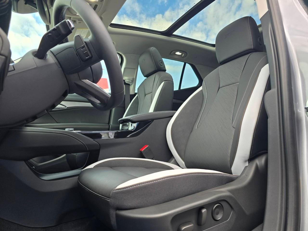 2026 Buick Envision AWD 4dr Sport Touring Photo3