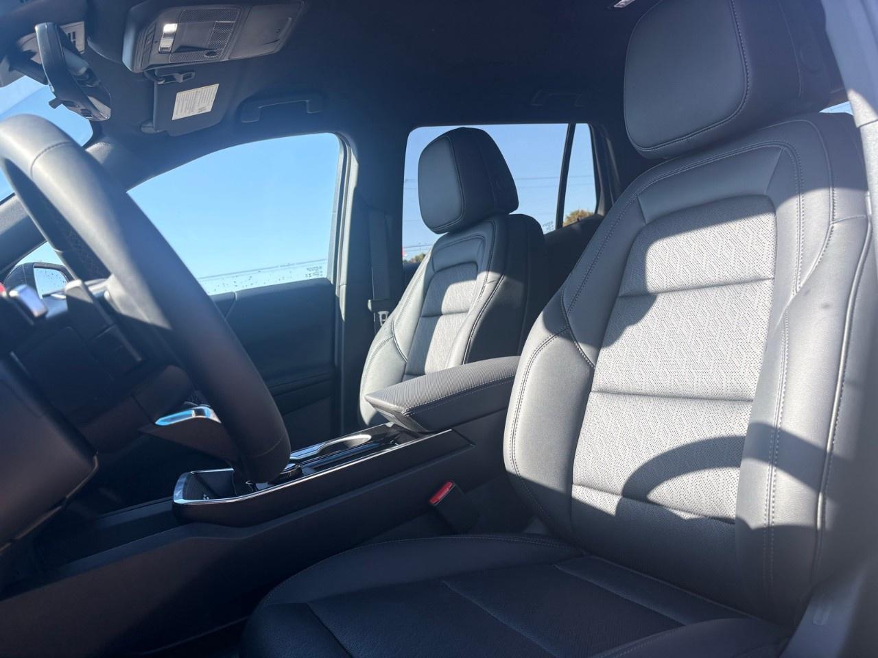 2027 Chevrolet Equinox AWD LT Photo4