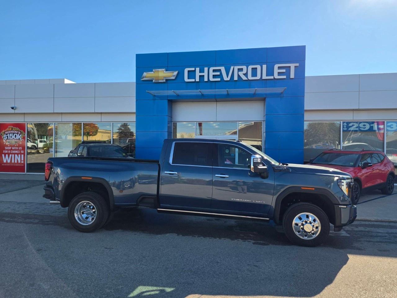 2026 GMC Sierra 3500 HD 4WD Crew Cab Long Box Denali Ultimate Photo5