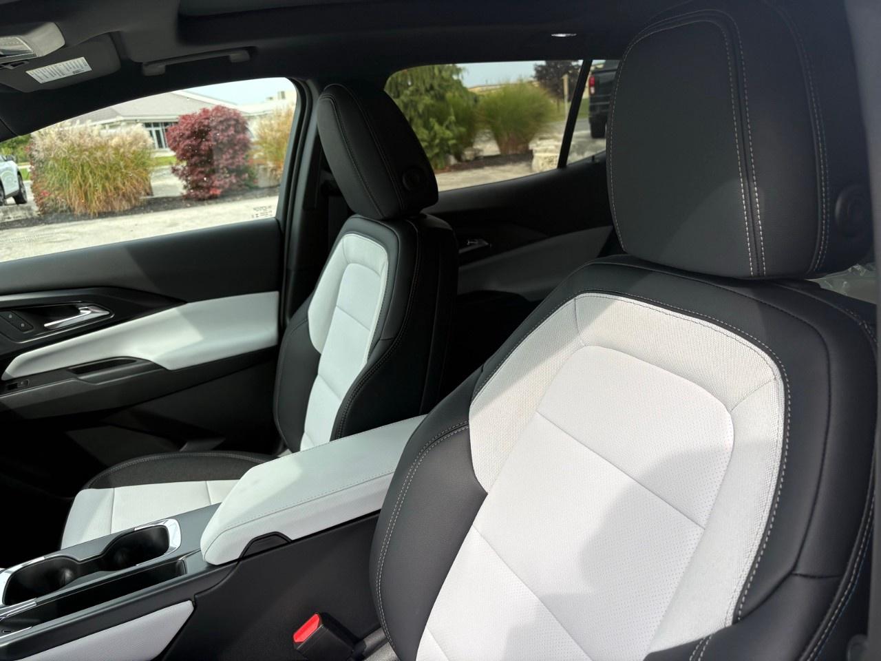 2027 Chevrolet Equinox EV 4dr LT2 w/PDE Photo