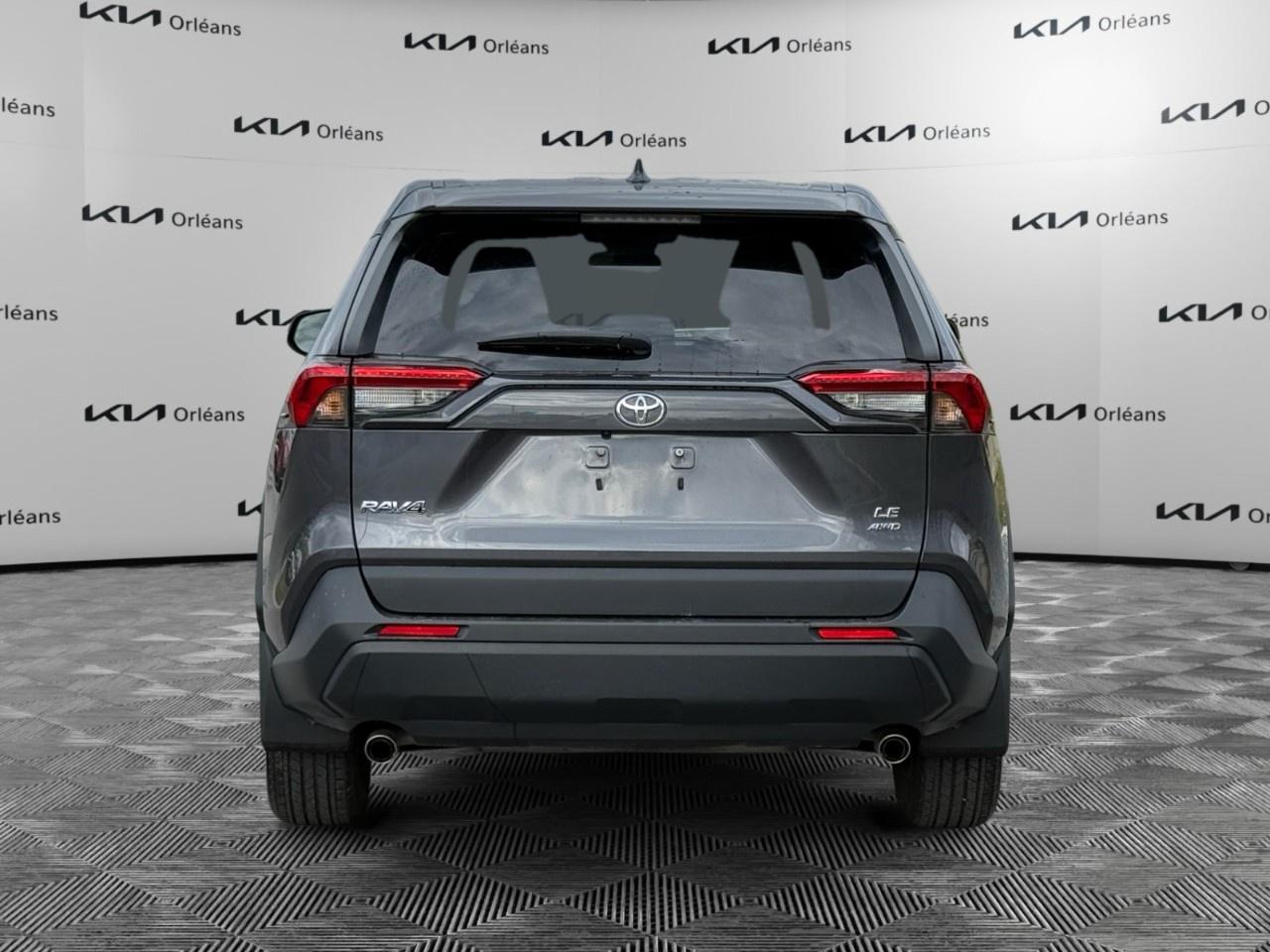 2022 Toyota RAV4 LE AWD Photo