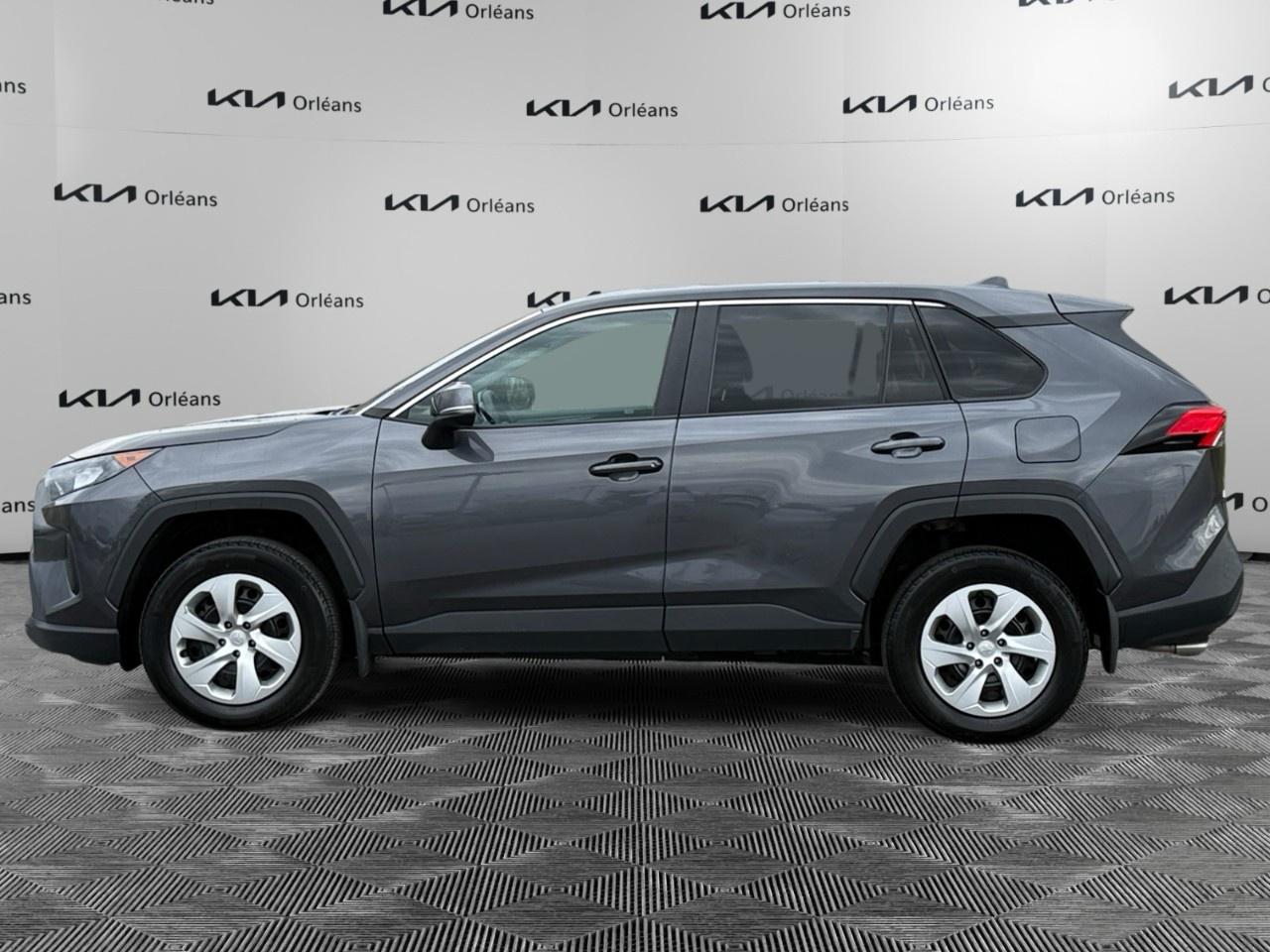 2022 Toyota RAV4 LE AWD Photo