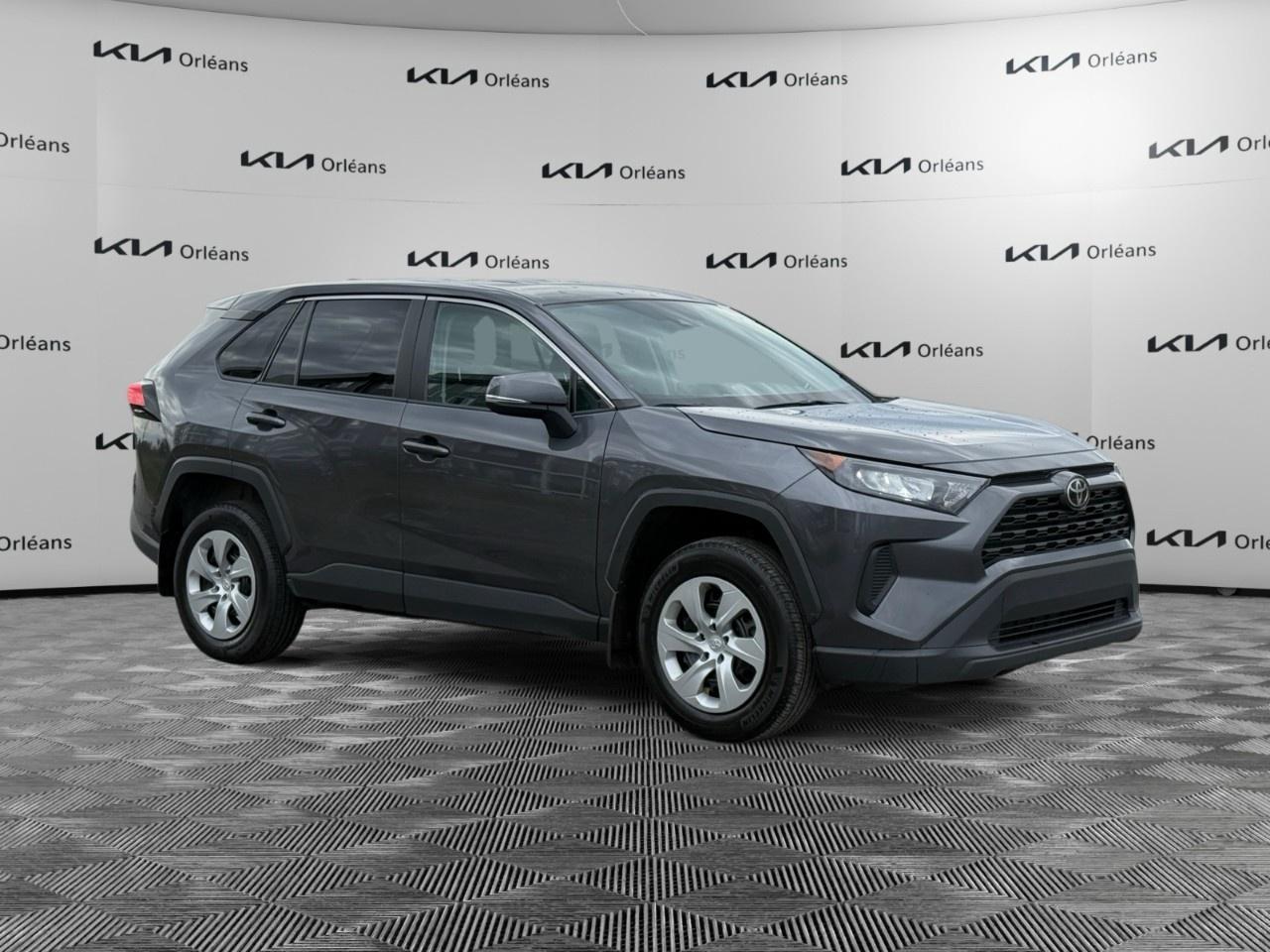2022 Toyota RAV4 LE AWD Photo