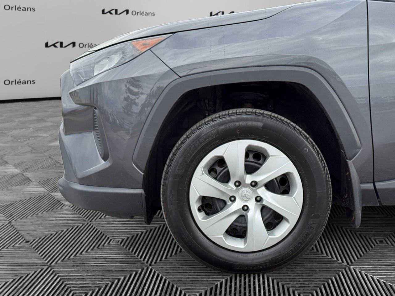 2022 Toyota RAV4 LE AWD Photo