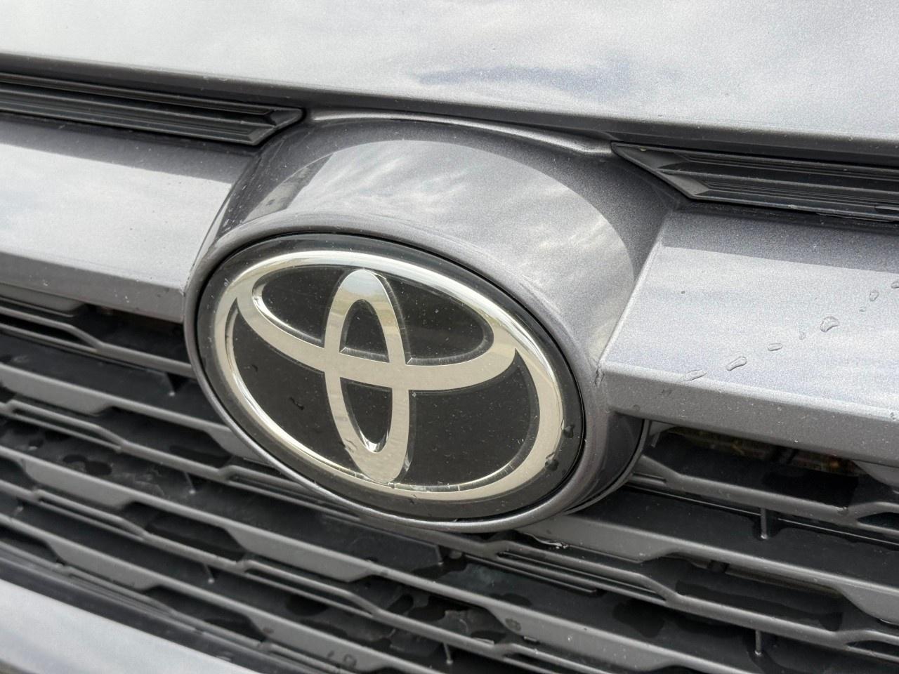 2022 Toyota RAV4 LE AWD Photo
