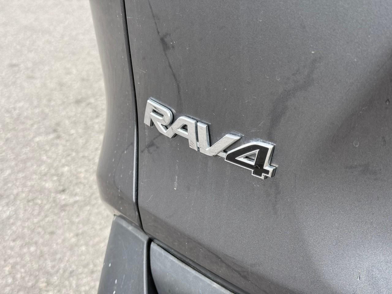 2022 Toyota RAV4 LE AWD Photo