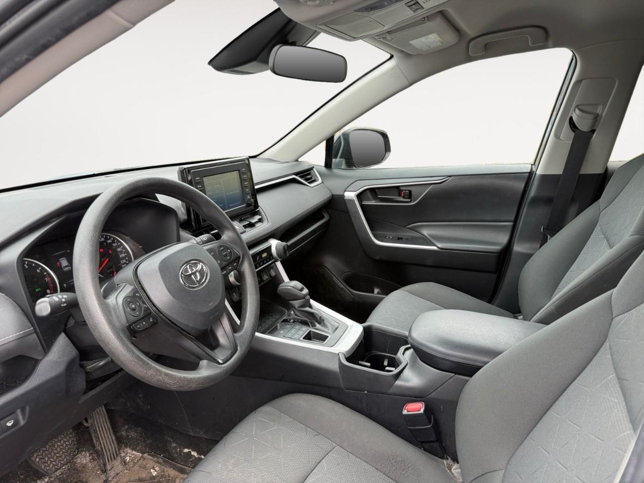 2022 Toyota RAV4 LE AWD Photo