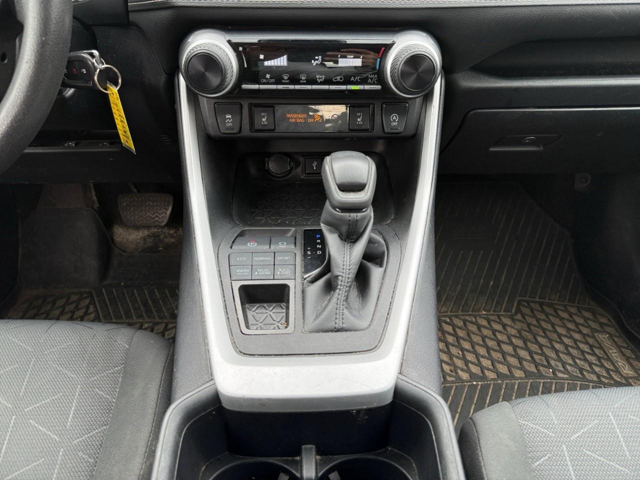 2022 Toyota RAV4 LE AWD Photo