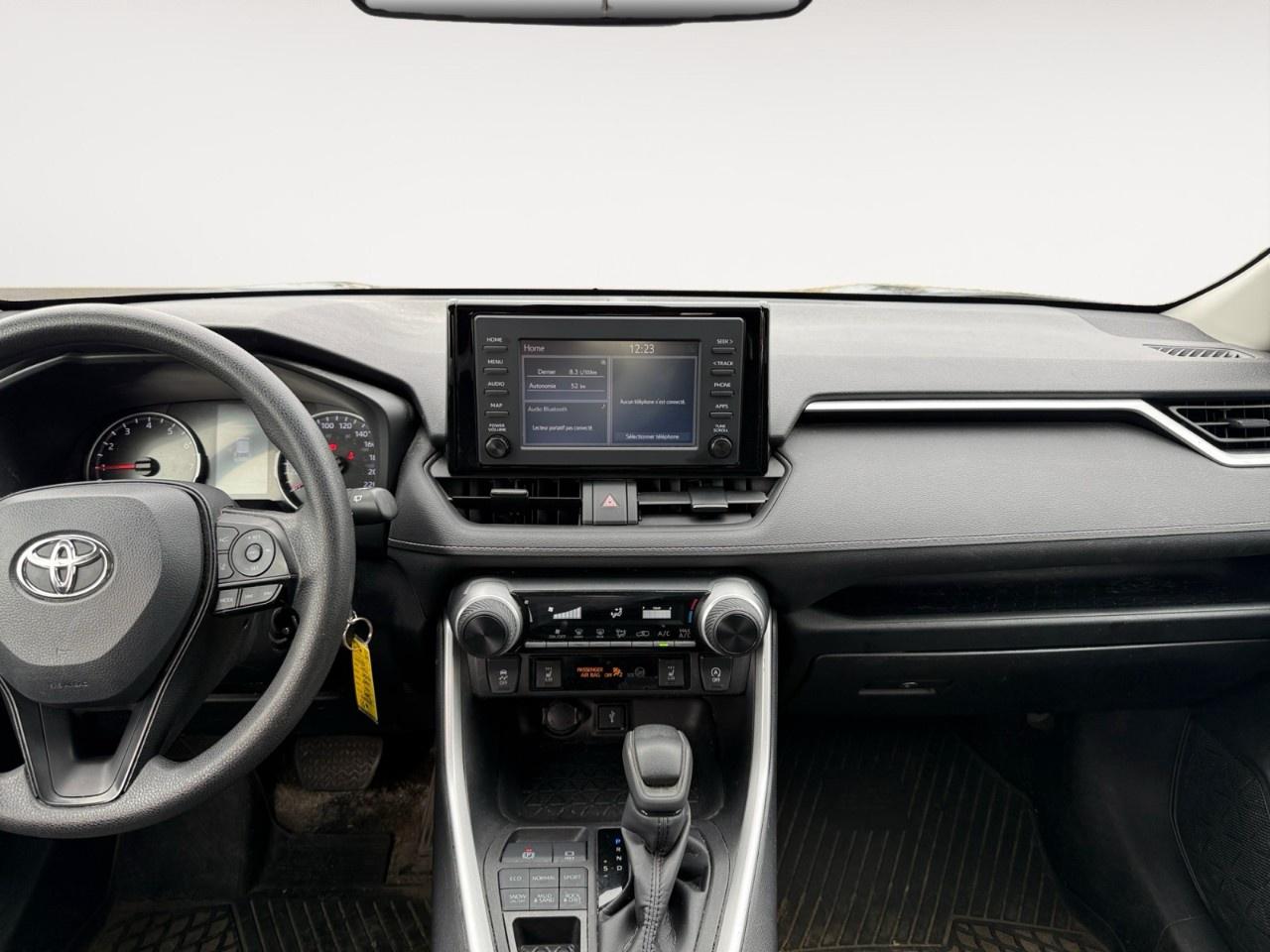 2022 Toyota RAV4 LE AWD Photo