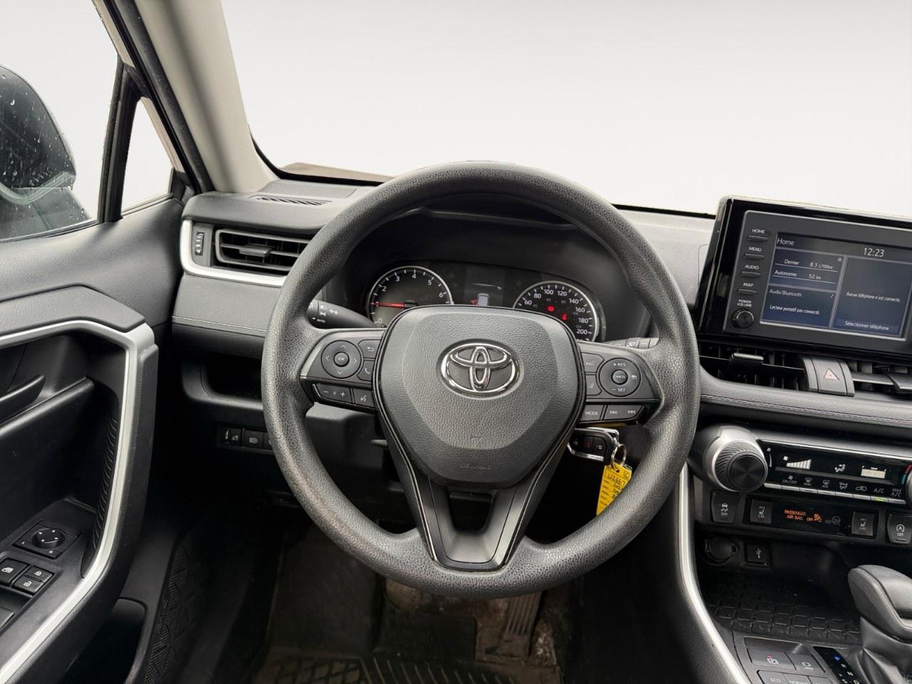 2022 Toyota RAV4 LE AWD Photo