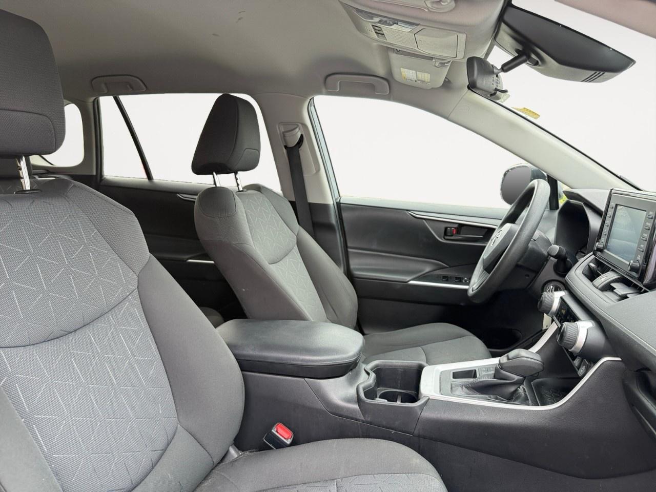 2022 Toyota RAV4 LE AWD Photo