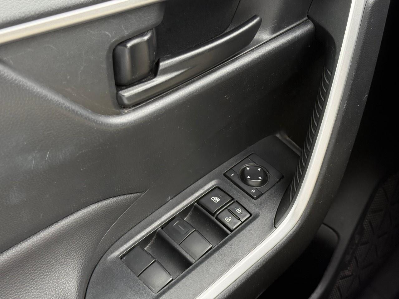 2022 Toyota RAV4 LE AWD Photo