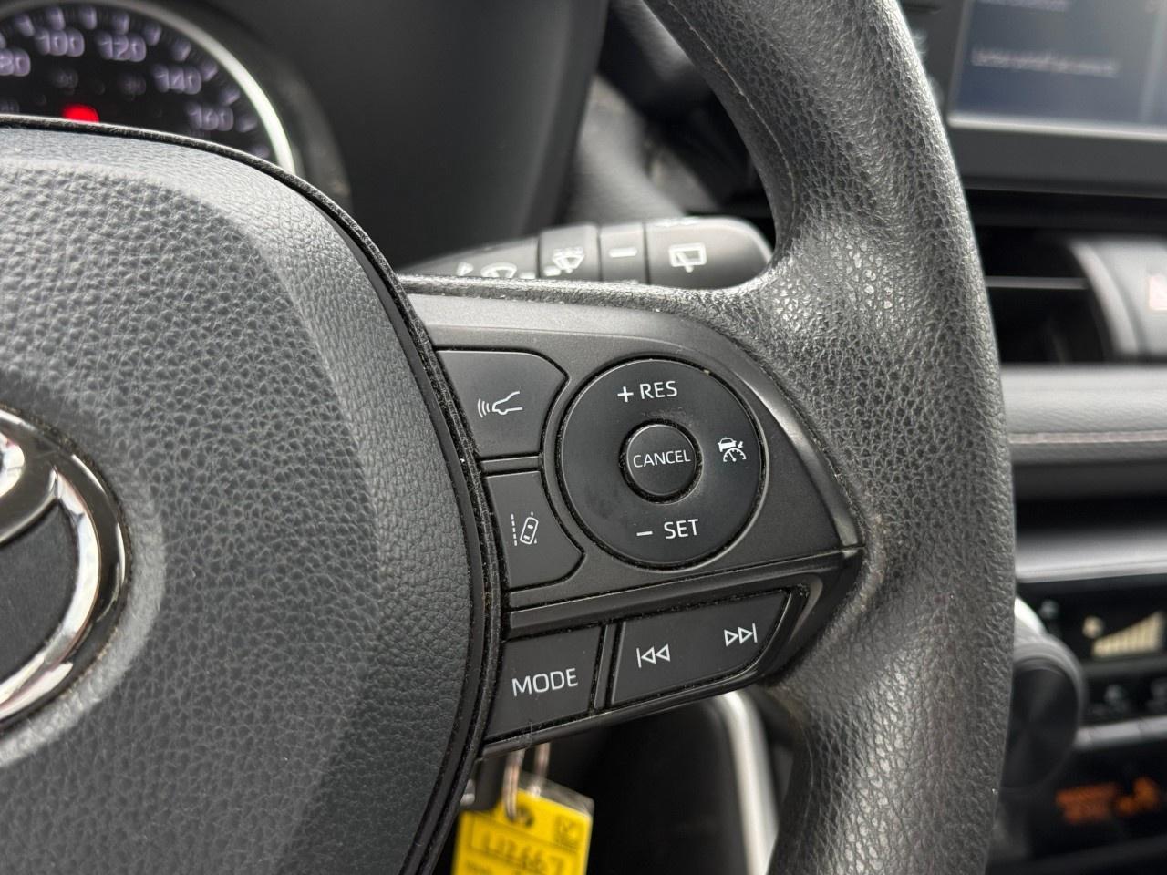 2022 Toyota RAV4 LE AWD Photo