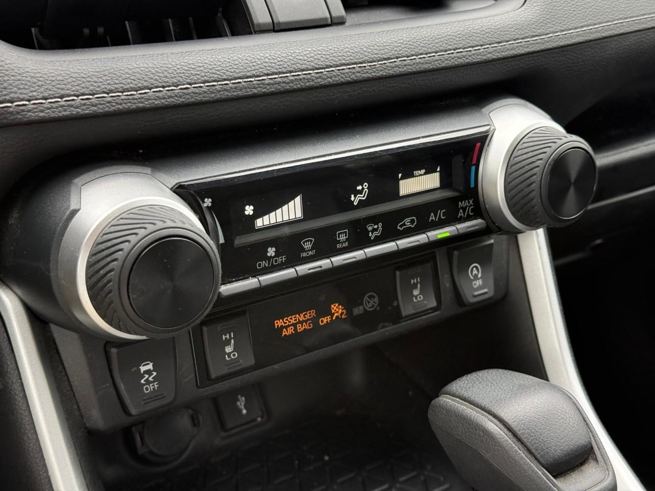 2022 Toyota RAV4 LE AWD Photo