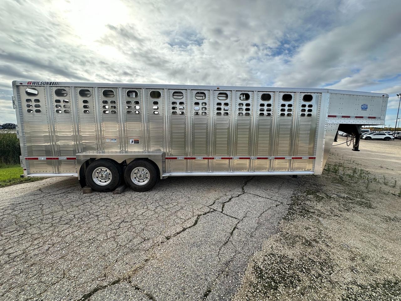 2027 Wilson Livestock 24' Wilson Livestock Trailer Photo
