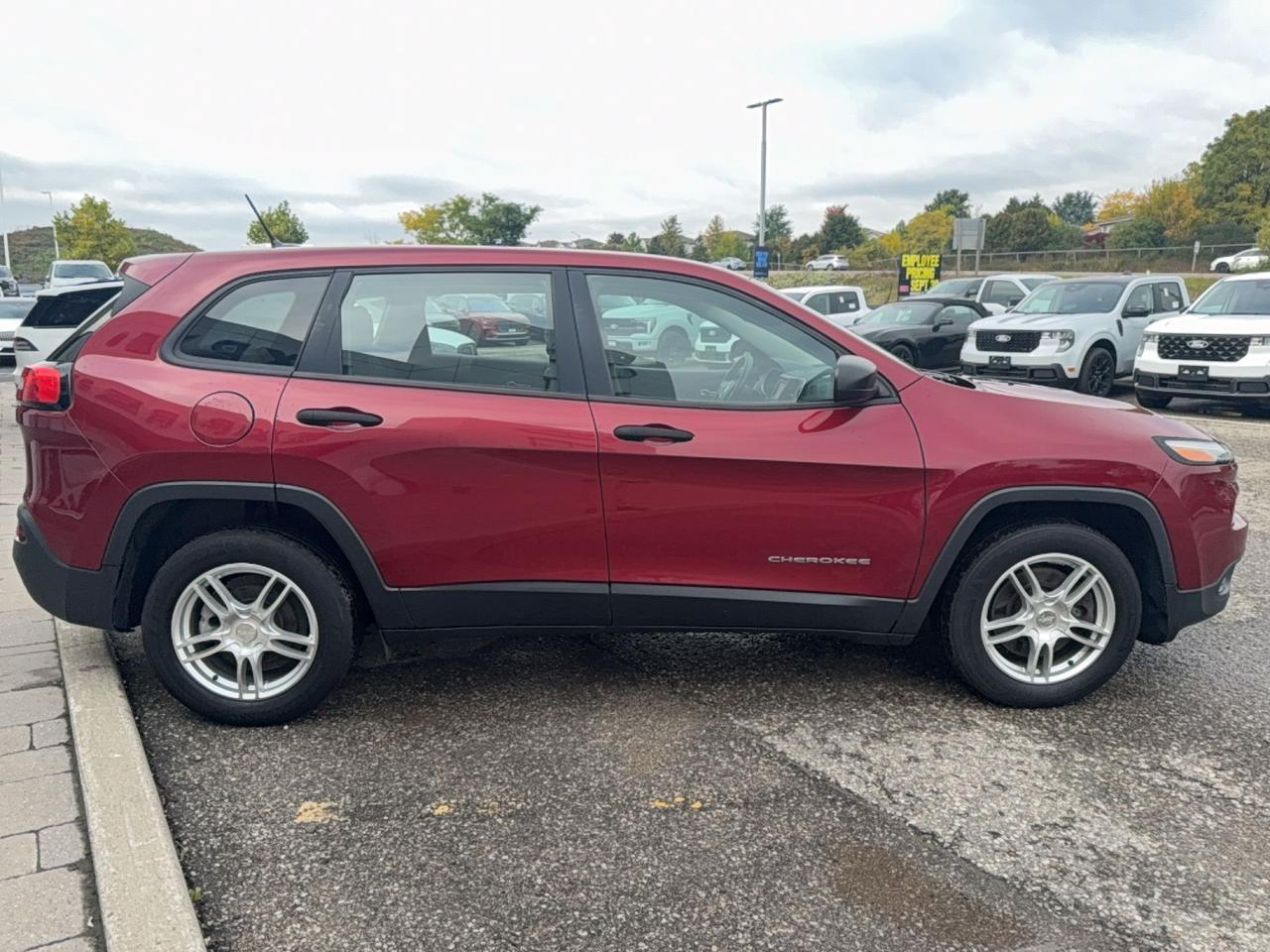 2017 Jeep Cherokee SPORT, 2.4L GREAT ON GAS, 8" SCREEN, AS TRADED Photo2