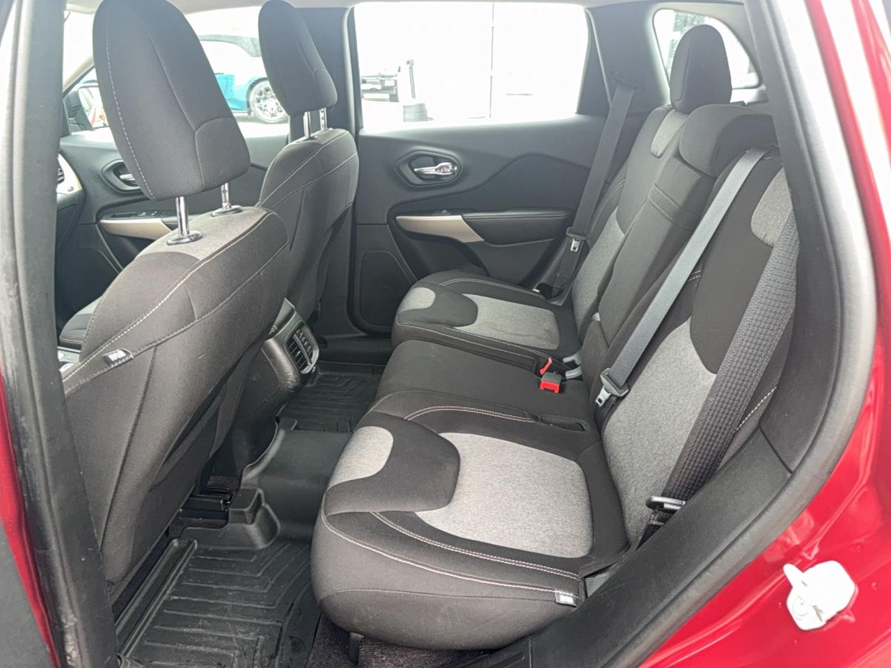 2017 Jeep Cherokee SPORT, 2.4L GREAT ON GAS, 8" SCREEN, AS TRADED Photo
