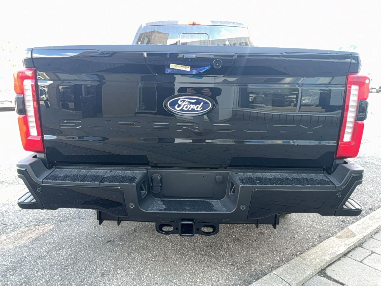 2027 Ford F-250 LARIAT, 6.75'BOX, BLACK PKG, MOONROOF, PREMIUM PKG Photo3