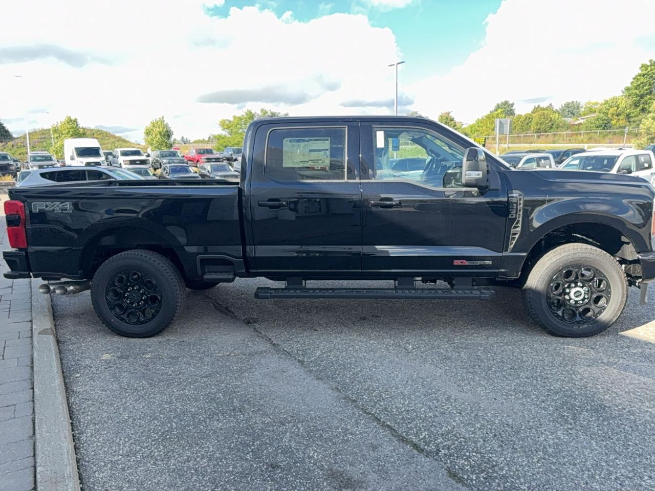 2027 Ford F-250 LARIAT, 6.75'BOX, BLACK PKG, MOONROOF, PREMIUM PKG Photo2