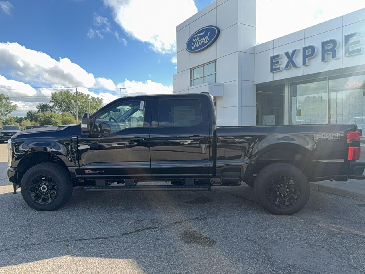 2027 Ford F-250 LARIAT, 6.75'BOX, BLACK PKG, MOONROOF, PREMIUM PKG Photo