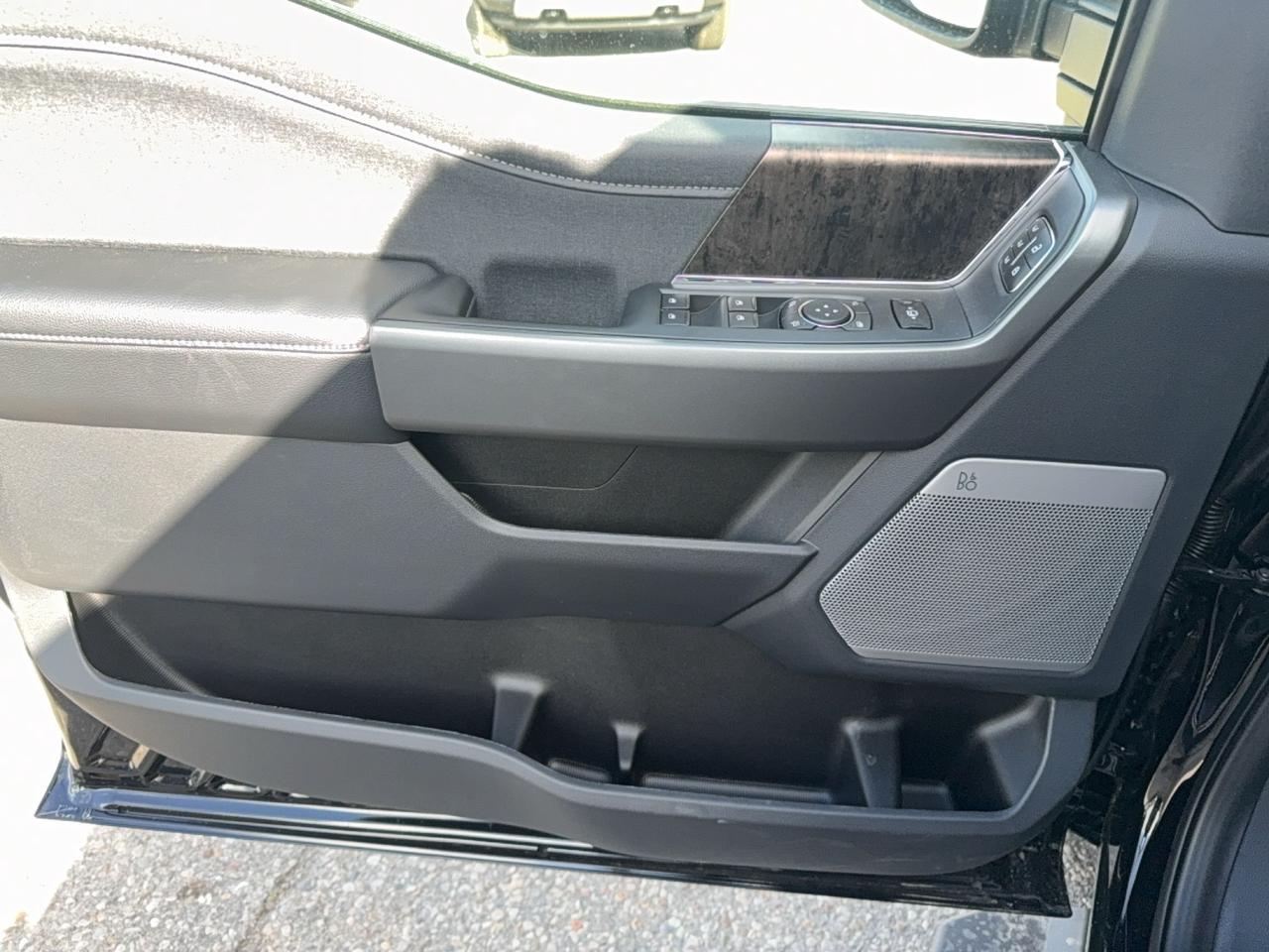 2027 Ford F-250 LARIAT, 6.75'BOX, BLACK PKG, MOONROOF, PREMIUM PKG Photo