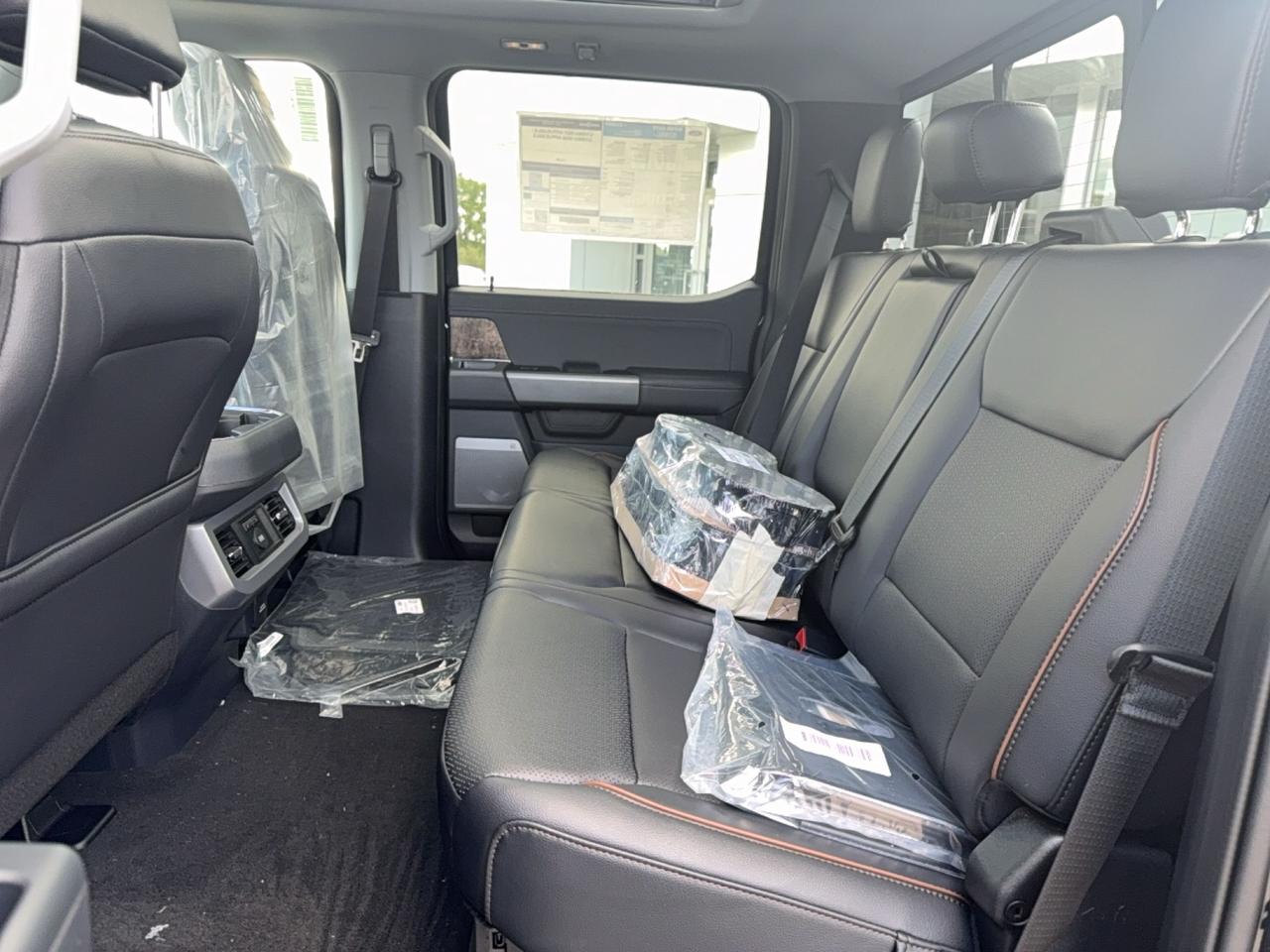 2027 Ford F-250 LARIAT, 6.75'BOX, BLACK PKG, MOONROOF, PREMIUM PKG Photo