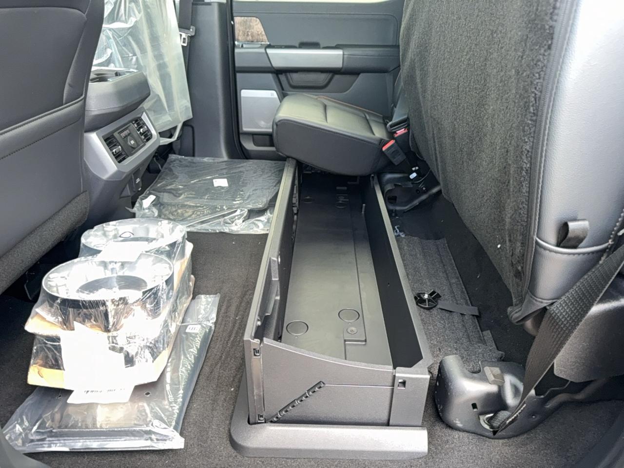 2027 Ford F-250 LARIAT, 6.75'BOX, BLACK PKG, MOONROOF, PREMIUM PKG Photo