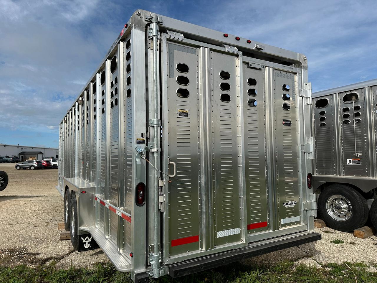 2027 Wilson Livestock 26' Wilson Livestock Trailer Photo4